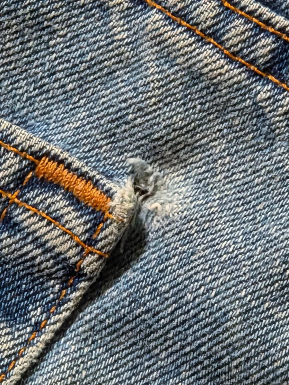 Levi's 550 denim shorts light blue